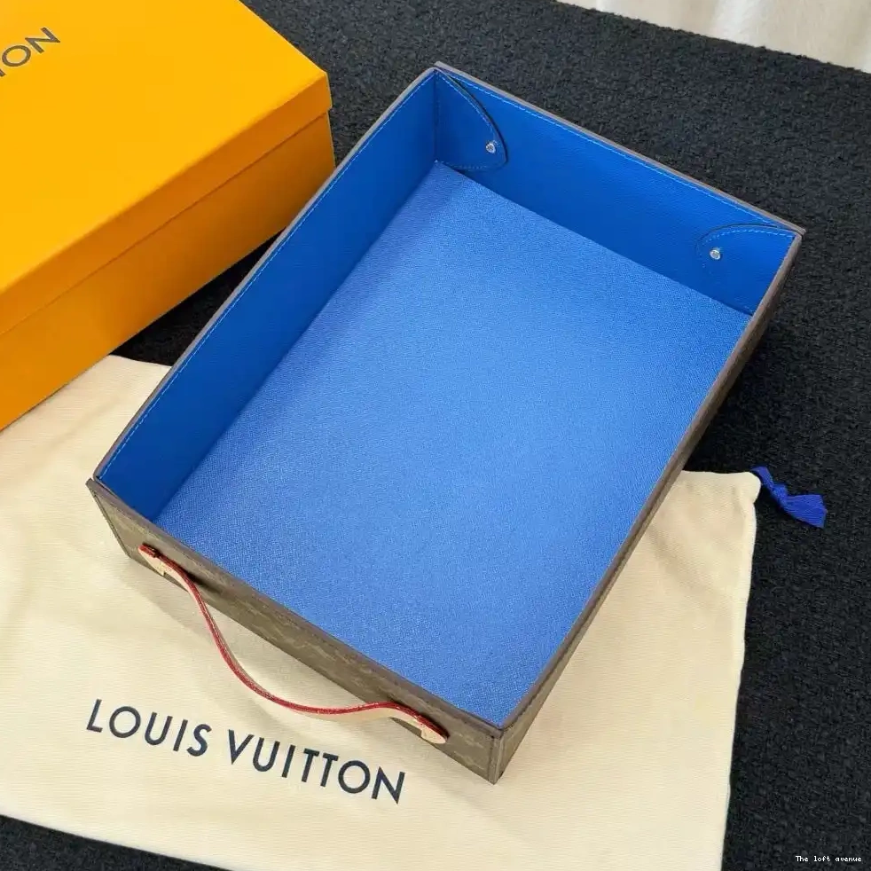LV TRAY CUSTOM WITH HANDLE DESK 0501
